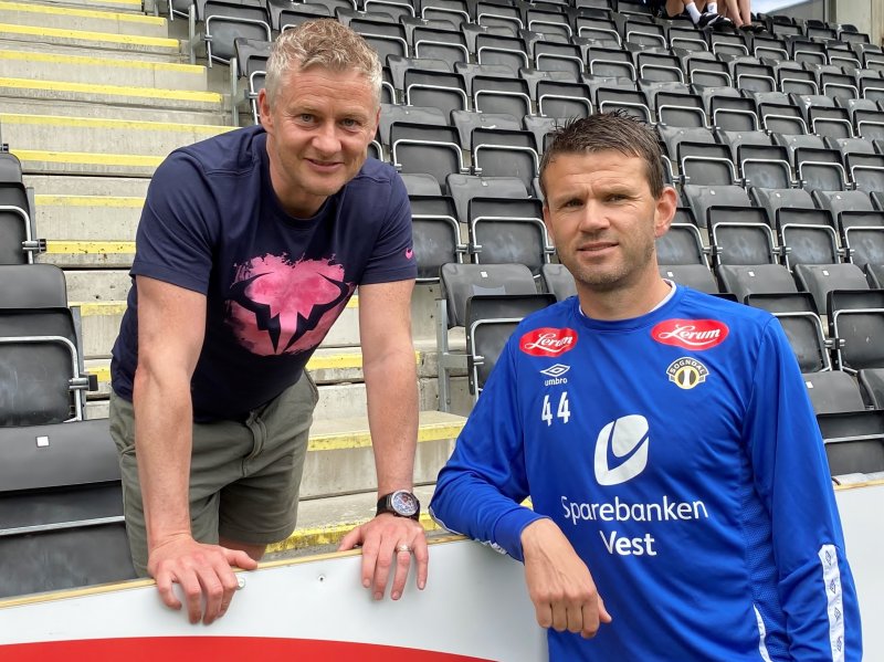 Ole Gunnar Solskjær var på treninga i går for å snakka litt med Eirik, og for å sjå Noah.