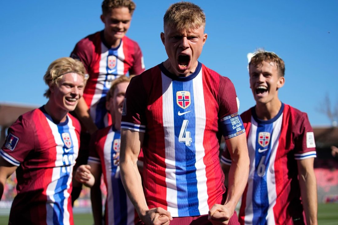 Rasmus Holten jublar etter scoring mot Nigeria