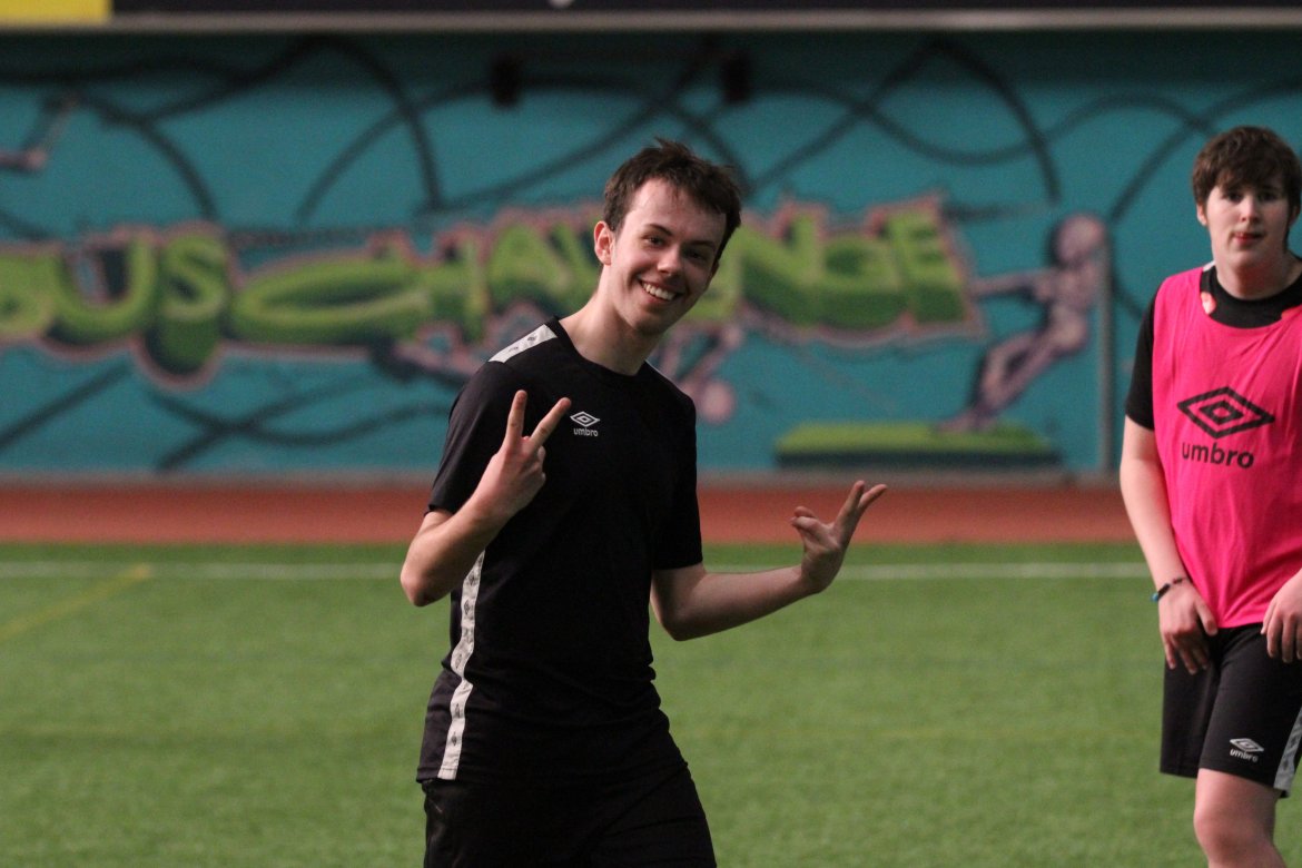 Ken Andre Standnes kosar seg på trening