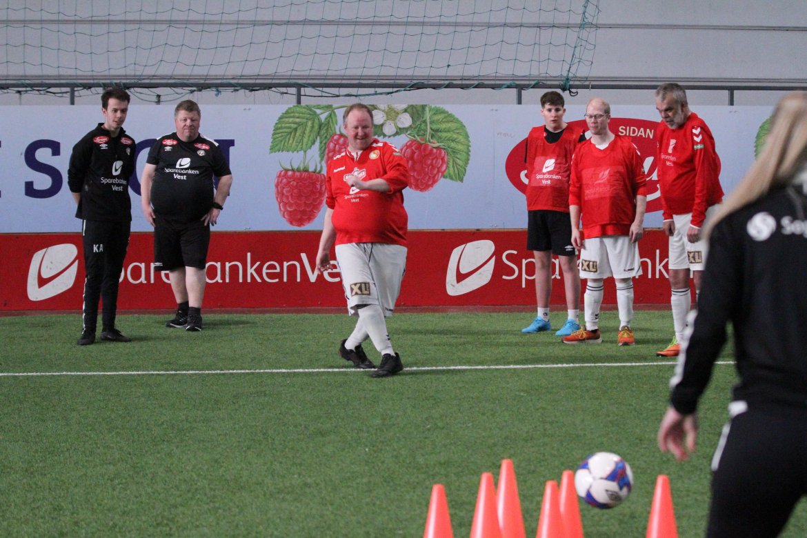Fotballbowling var ein av øvingane