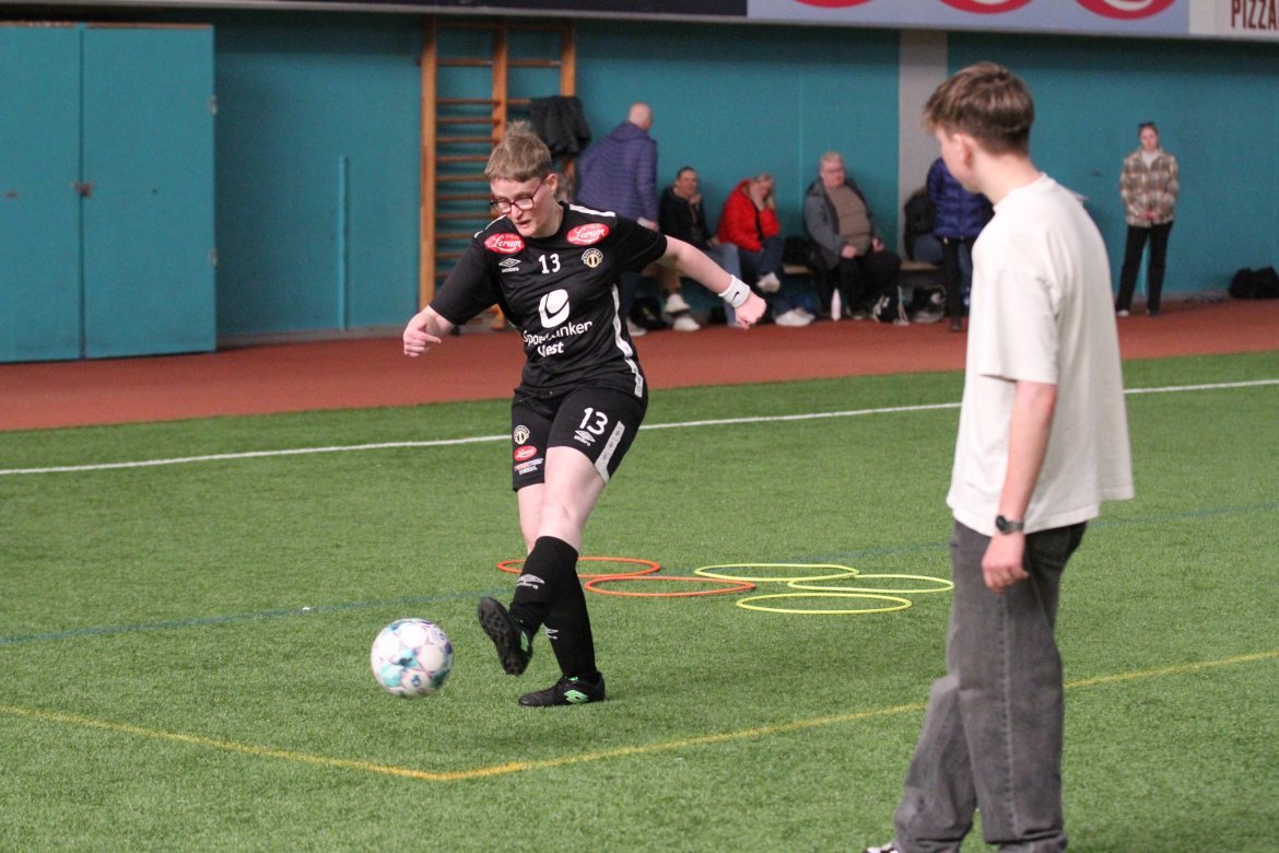 Anne Fischer bankar ballen i mål!