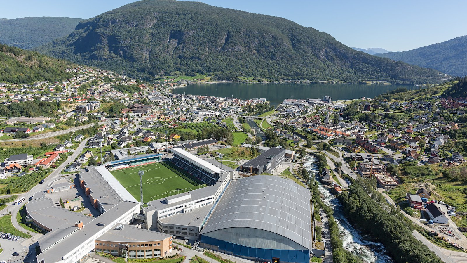 Falkeblikk AS - Dronebilde Fosshaugane Campus1600x1066.jpg