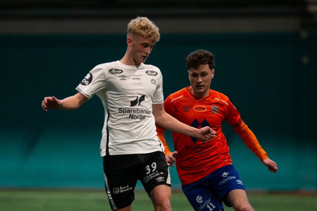 Elias Flo i treningskamp mot Aalesund
