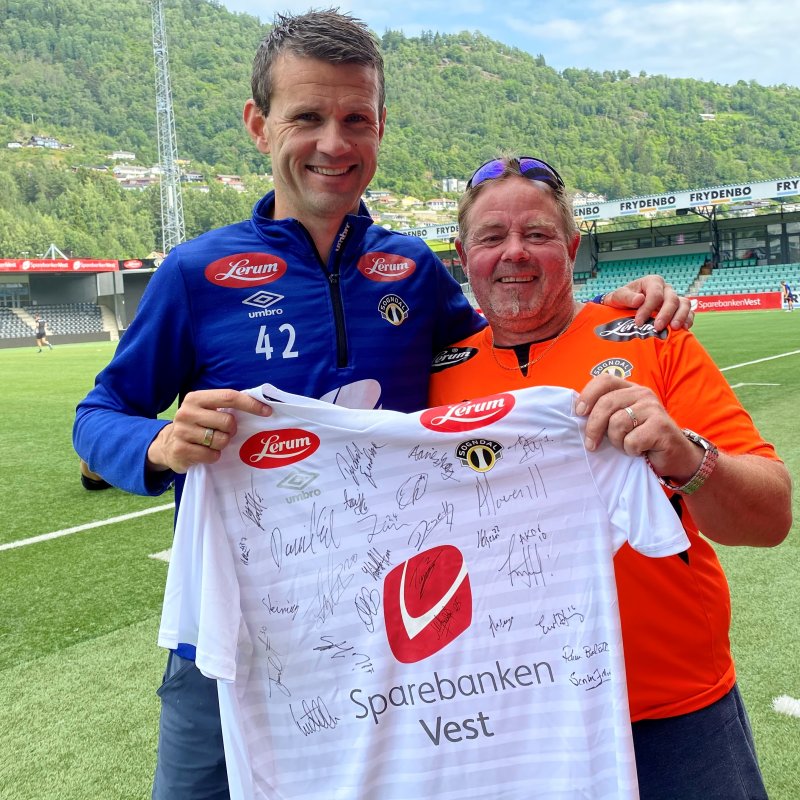 Eirik og Geir tok seg ein prat under dagens treningsøkt (Foto: Rune Sjøberg)