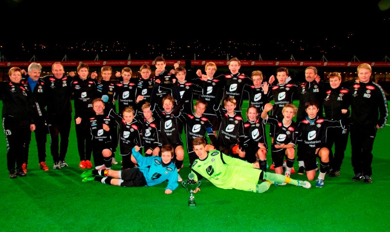 Sogndal G-14 2013: Bak frå venstre:Lene Dulsvik(oppmann),Kåre Rutlin(trenar),Stig Nord(trenar),Joakim Skjeldestad,Torstein Kjørnes,Andreas Lereim Olsen,Lars Ove Dulsvik,Erlend Holme,Andreas Flåten,Eirik Stedje, Adrian Gjermundstad,William Berge,Eirik Håvik,Magdalon Sætre(trenar),Rut Loftesnes(oppmann)og Martin Dolvik(trenar). Framme frå venstre: Thomas Sætre Veum,Anders Nord,Eirik Stokkenes,Sondre Loftesnes,Johan Hove,Adrian Solberg,Thea Bjelde,Torjus Kvåle Jetmundsen og Adam Khamurzayev. Liggjande:Fartein Bøyum og Kristian Rutlin