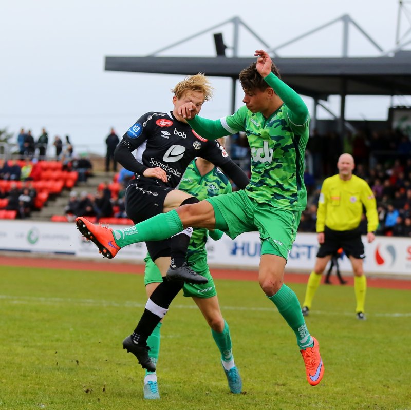 Eirik Birkelund i duell med Kasper Nissen under cupkampen i vår.