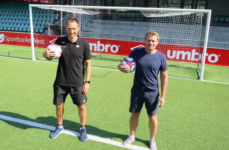 Utviklingssjef Terje Skjeldestad (t.v.) og Ole Erik Grinde står sentralt i satsinga med unge spelarar som spelar nasjonalt (foto: Rune Timberlid)