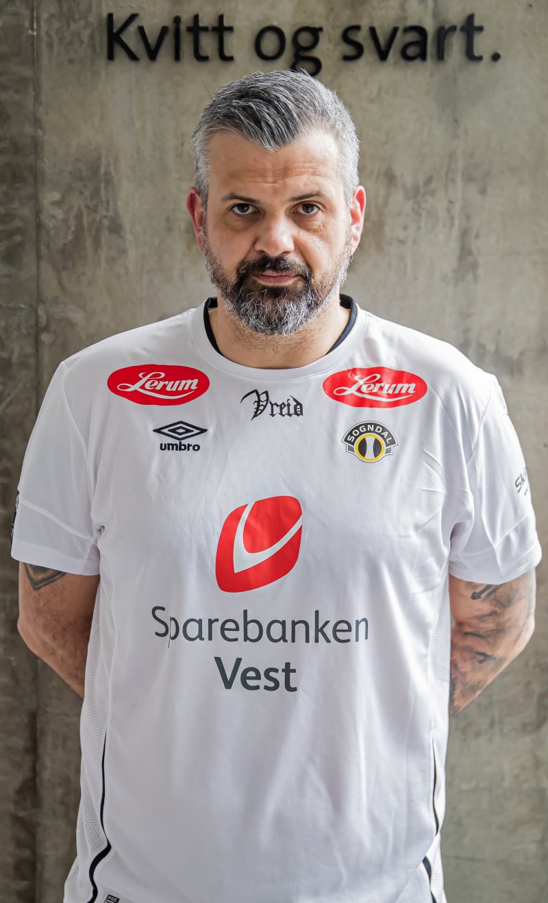 Jarle Kvåle er stolt over at VREIDer draktsponsor! (Foto: Håvard Nesbø)