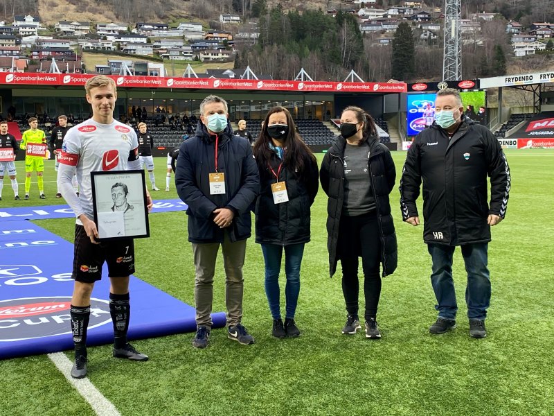 Stolt Sivert med den høgthengande Tullen-prisen