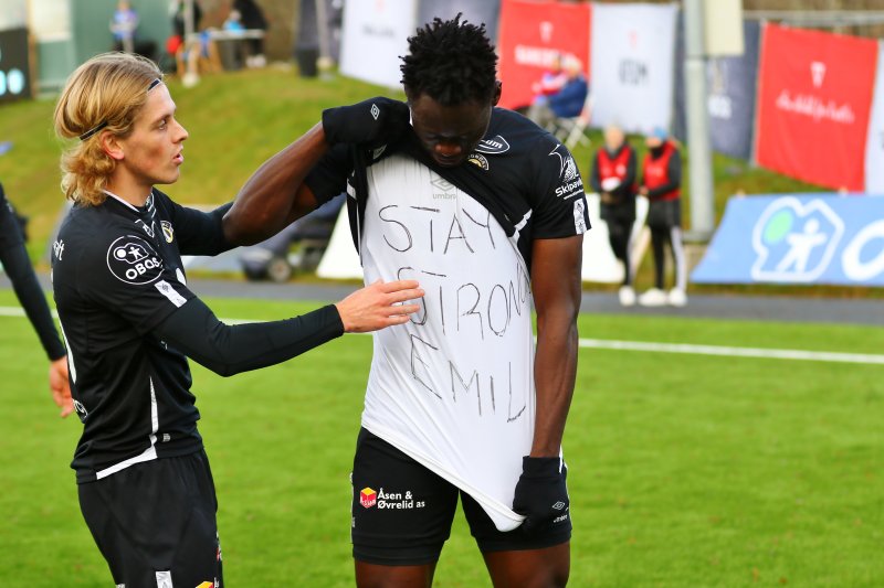 Målskårar Skor Adams sendte ei helsing til Emil etter skåringa