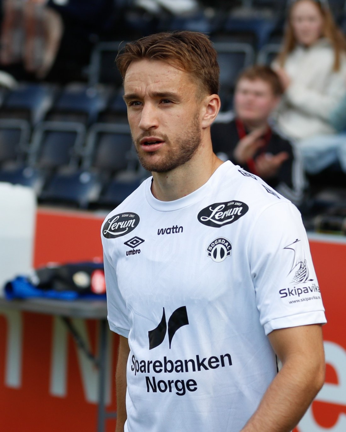 Martin Sjølstad med årets drakt. Wattn er med